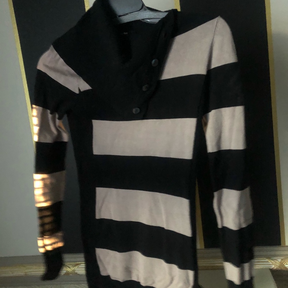 Forever 21 form fitting striped sweater S/P